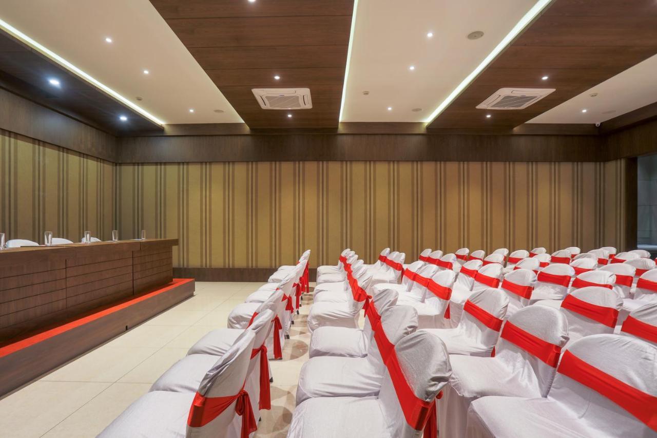 ראג'קוט Hotel Kavery מראה חיצוני תמונה