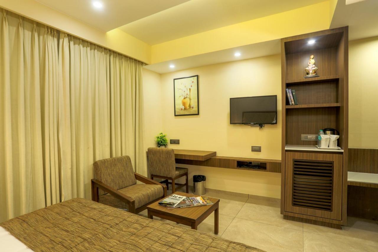 ראג'קוט Hotel Kavery מראה חיצוני תמונה