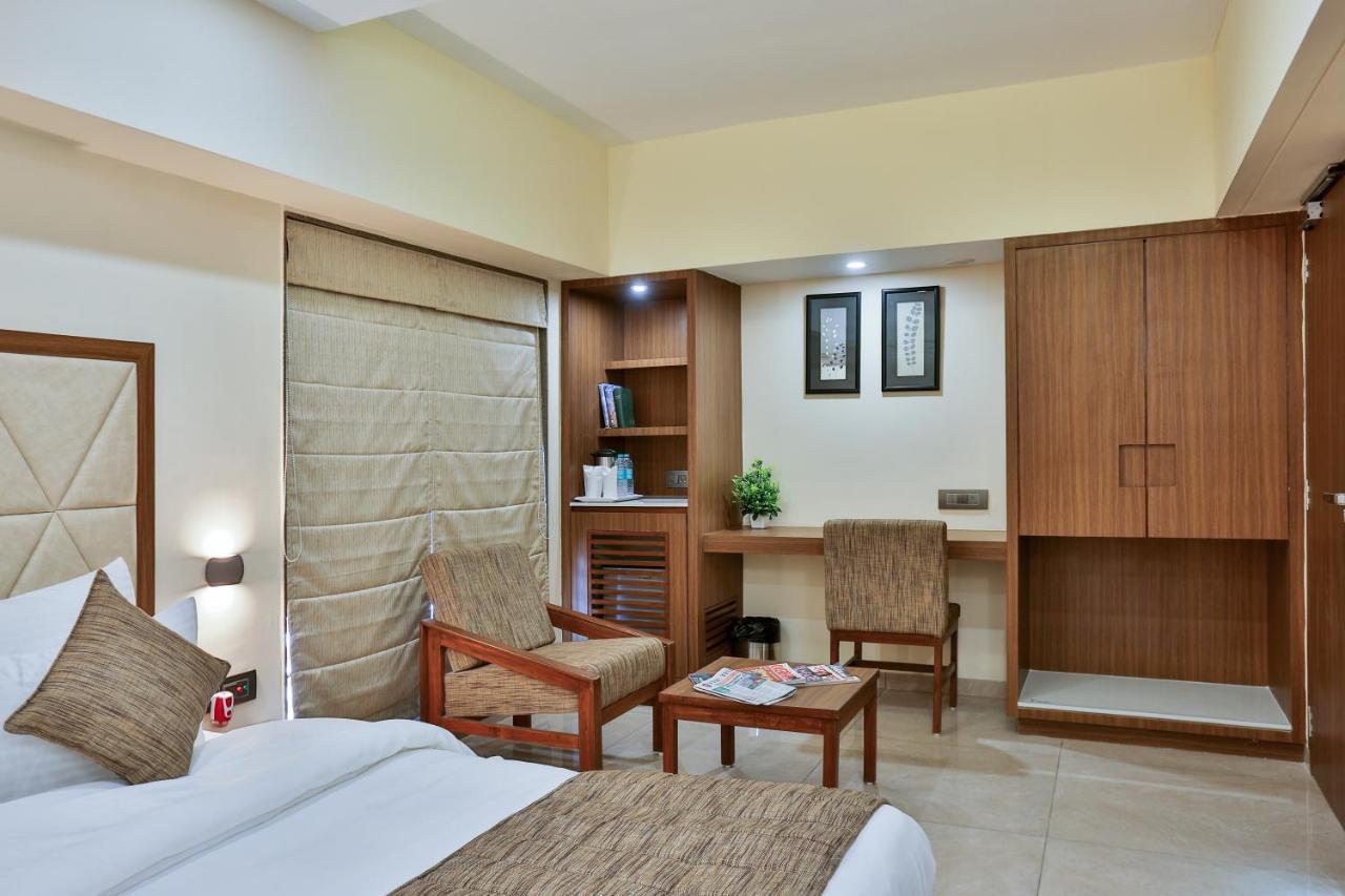 ראג'קוט Hotel Kavery מראה חיצוני תמונה