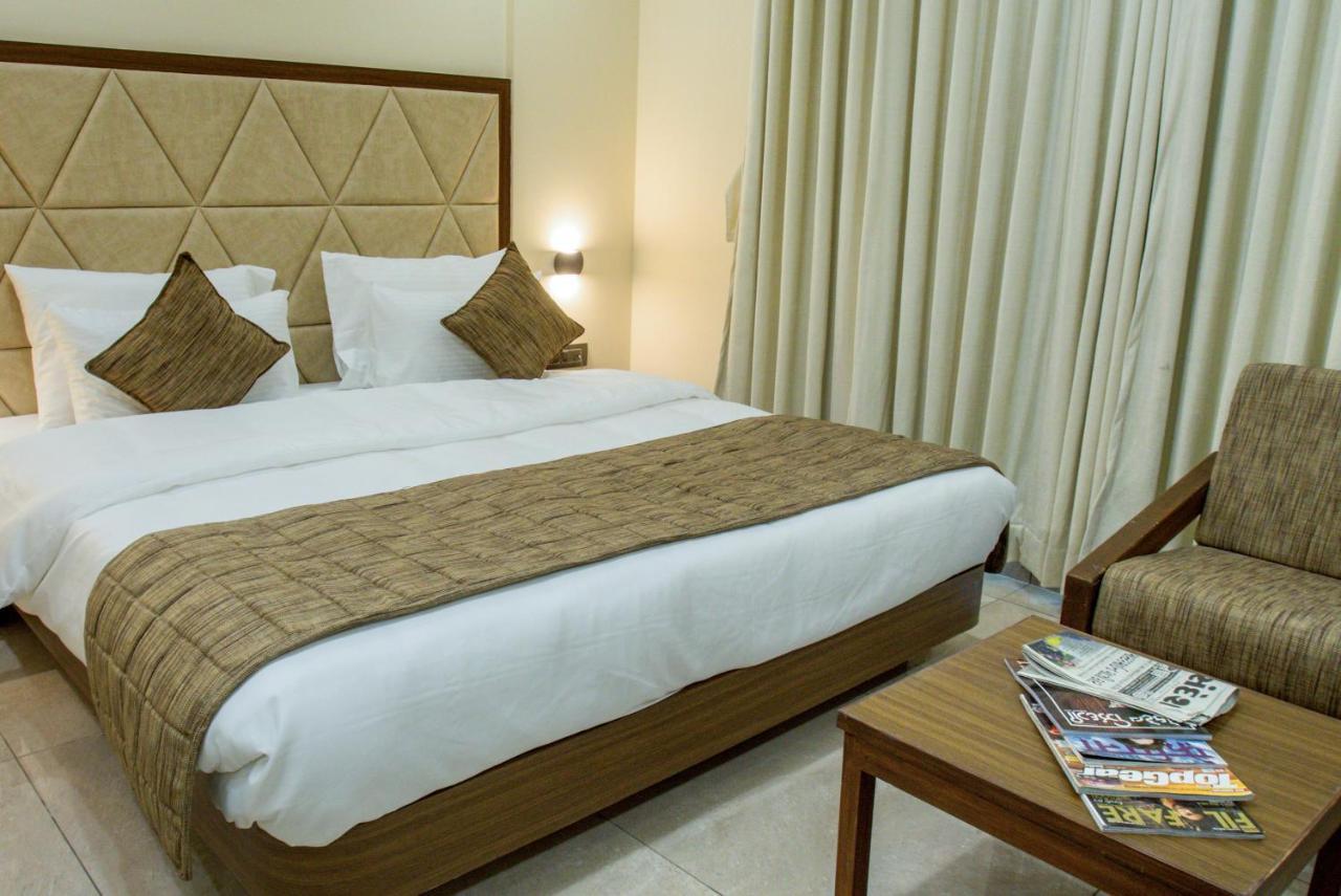 ראג'קוט Hotel Kavery מראה חיצוני תמונה