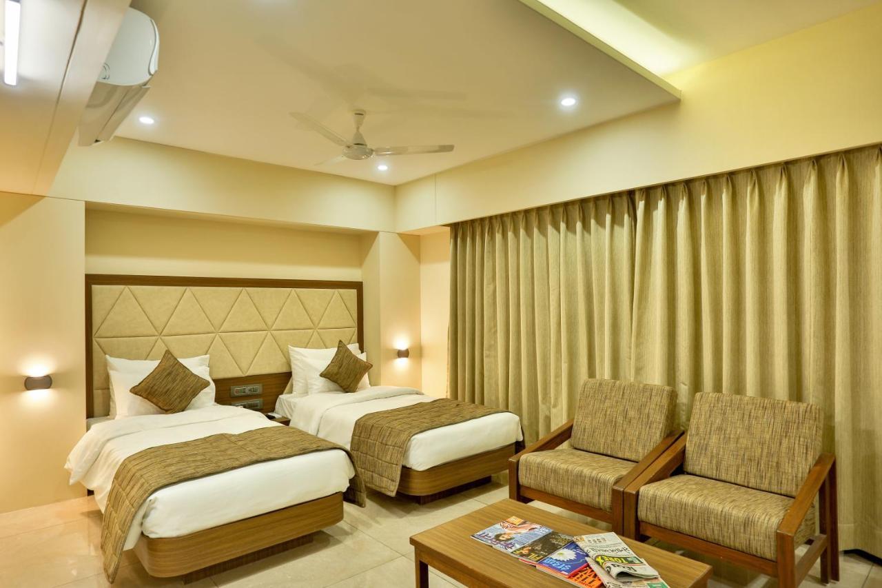 ראג'קוט Hotel Kavery מראה חיצוני תמונה