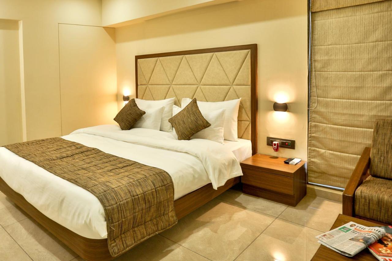 ראג'קוט Hotel Kavery מראה חיצוני תמונה