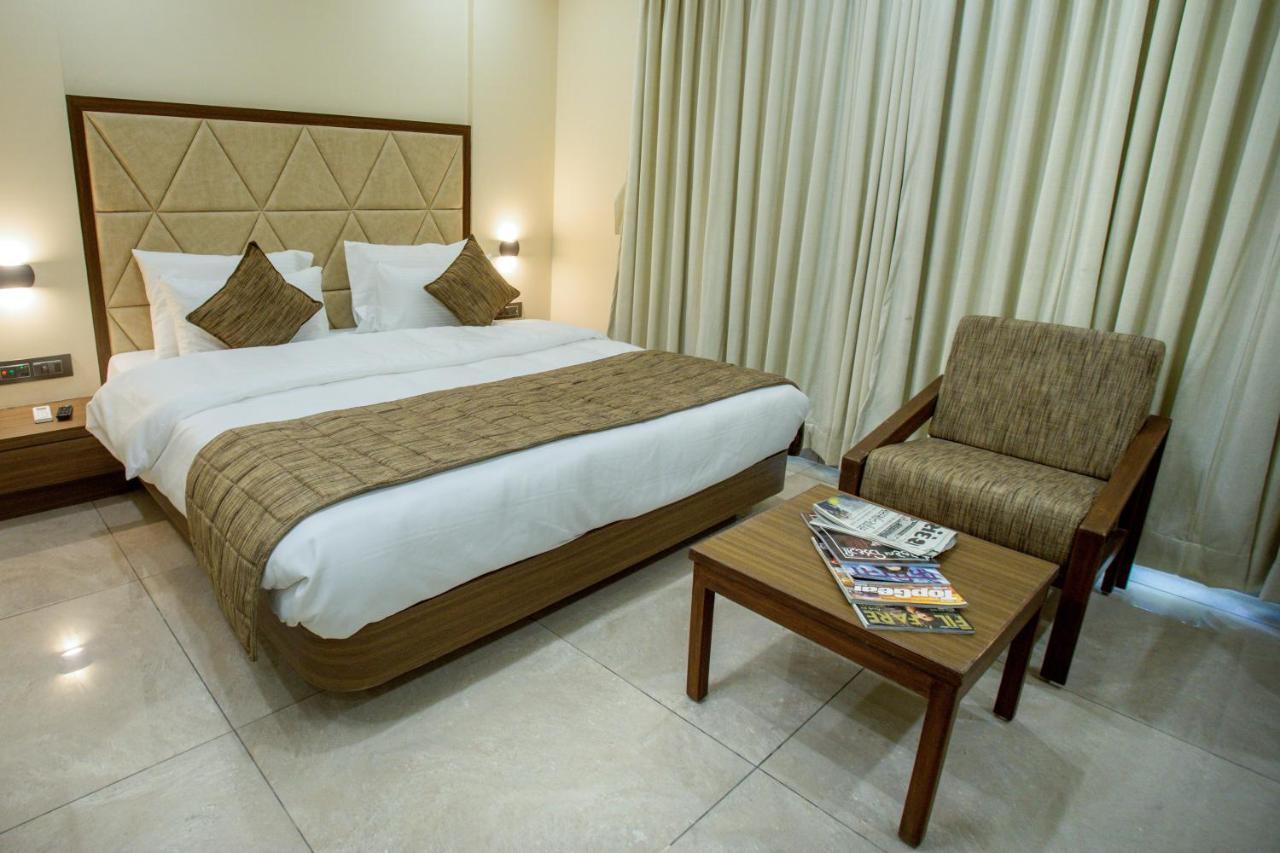 ראג'קוט Hotel Kavery מראה חיצוני תמונה