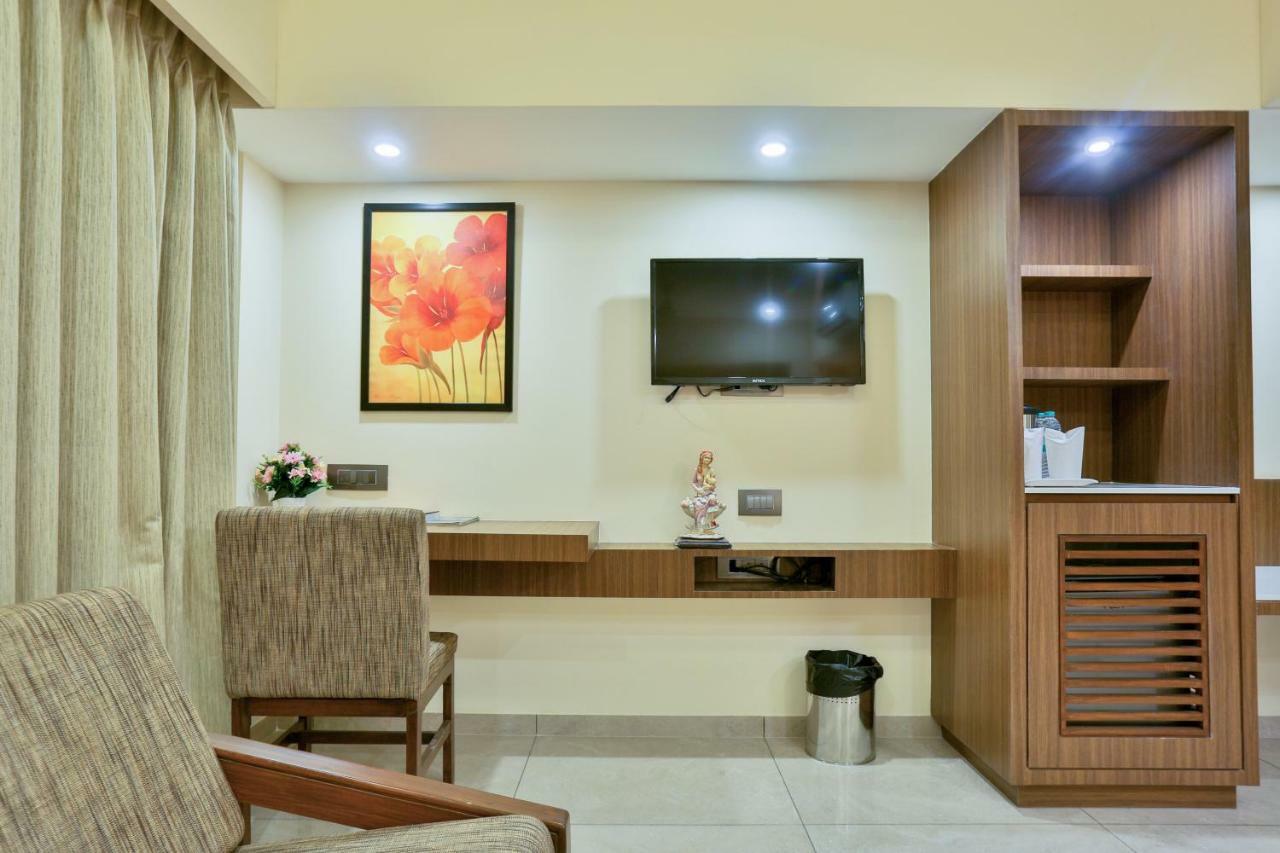 ראג'קוט Hotel Kavery מראה חיצוני תמונה