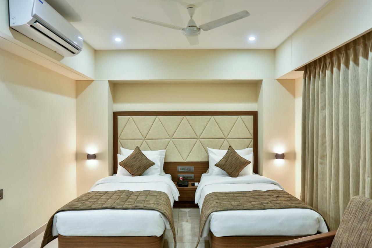 ראג'קוט Hotel Kavery מראה חיצוני תמונה