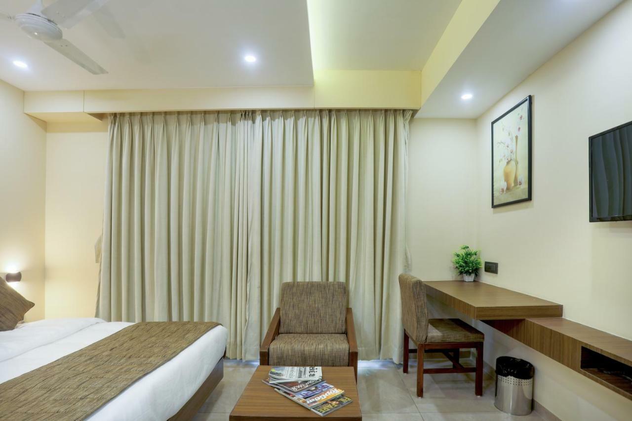 ראג'קוט Hotel Kavery מראה חיצוני תמונה
