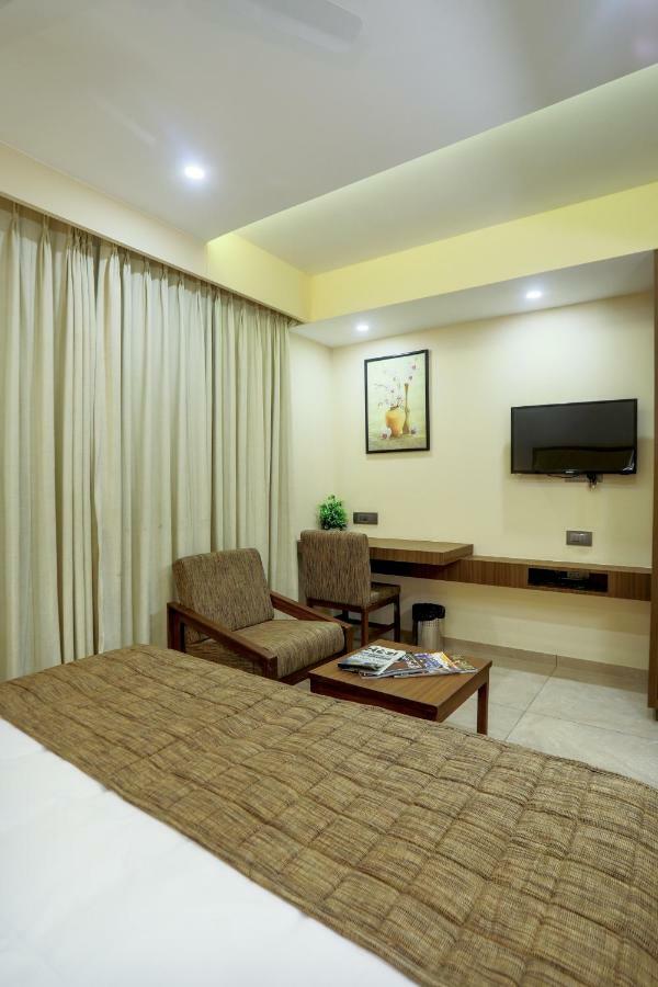 ראג'קוט Hotel Kavery מראה חיצוני תמונה